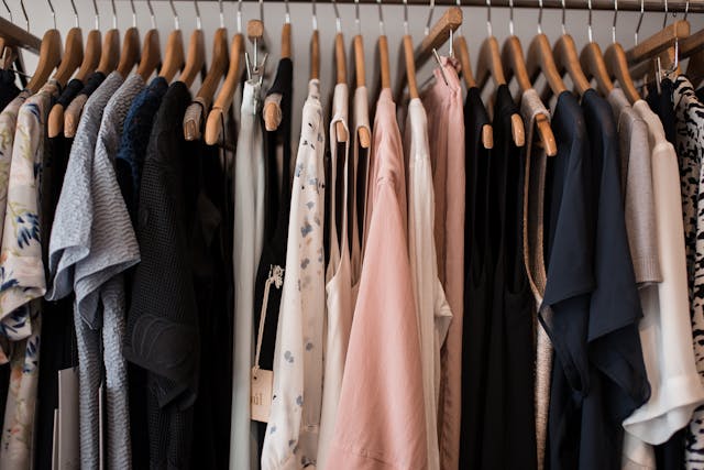 Ideální bunda k šatům: stylové outfit na každou roční dobu
